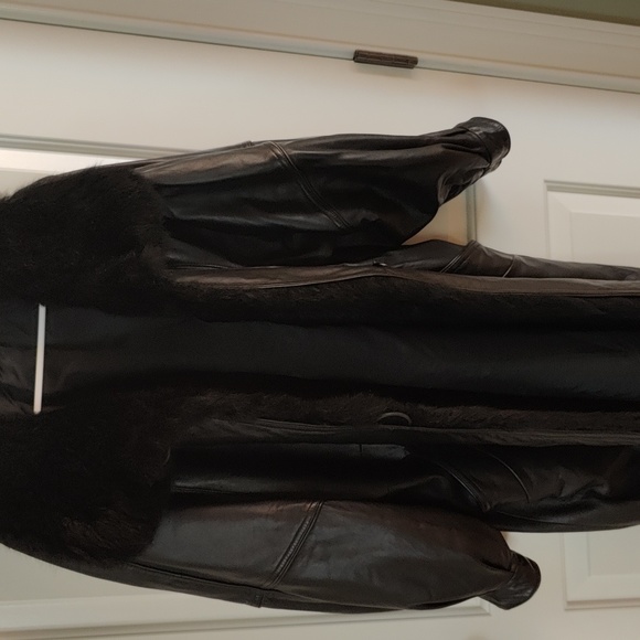 Lambskin leather jacket with real fur collar - Picture 7 of 8